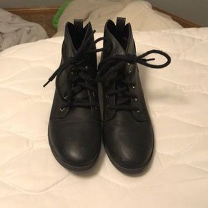 Candies low combat boots size 71/2